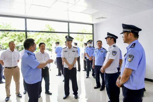 名山县公安局推动警务现代化项目，提升社会治安水平